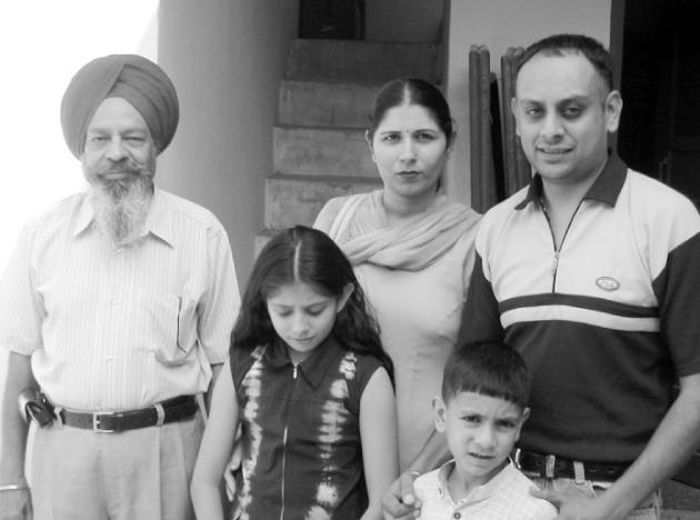 Navjot Singh Sandhu with wife, children and father, Ludhiana